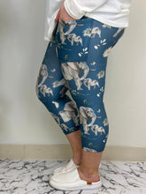 Load image into Gallery viewer, Elephant Capri w/ Pockets
