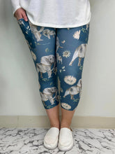 Load image into Gallery viewer, Elephant Capri w/ Pockets
