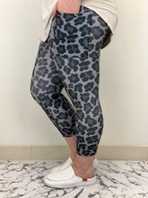 Load image into Gallery viewer, Black Cheetah Capri w/ Pockets
