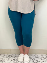 Load image into Gallery viewer, Turquoise Capri w/ Pockets
