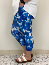 Load image into Gallery viewer, Blue Tie Dye Capri w/ Pockets
