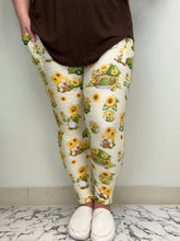 Load image into Gallery viewer, Spring Gnome Leggings w/ Pockets
