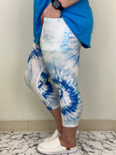 Load image into Gallery viewer, Blue Tie Dye Capri w/ Pockets
