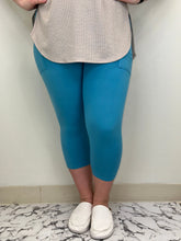 Load image into Gallery viewer, Baby Blue Capri w/ Pockets
