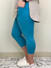 Load image into Gallery viewer, Baby Blue Capri w/ Pockets
