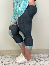 Load image into Gallery viewer, Black Denim Turtle Capri w/ Back Pockets
