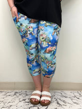 Load image into Gallery viewer, Sea Turtle Capri w/ Pockets
