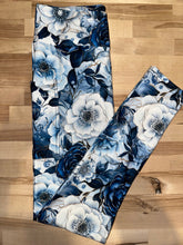 Load image into Gallery viewer, Icy Floral Leggings w/ Pockets
