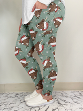 Load image into Gallery viewer, Santa Cow Leggings w/ Pockets
