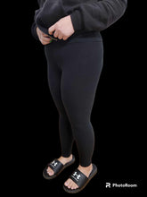 Load image into Gallery viewer, SOLID BLACK  - BUTTER FLEECE LINED LEGGINGS
