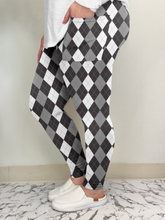 Load image into Gallery viewer, Black &amp; White Argyle Leggings w/ Pockets
