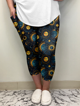 Load image into Gallery viewer, Dreamy Moon Capri w/ Pockets
