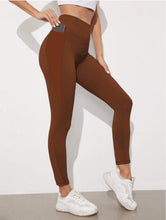 Load image into Gallery viewer, SOLID RUN-CHESNUT PANEL POCKET LEGGING
