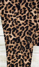 Load image into Gallery viewer, RTS - Leopard Print Leggings w/ Pockets
